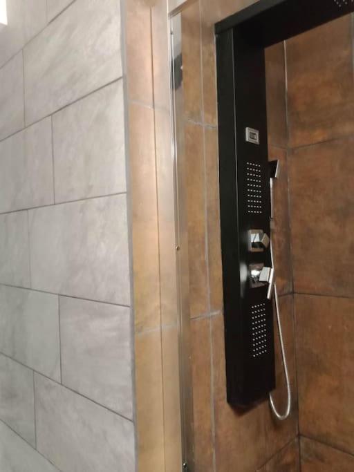 Gonnelles Appartement T3 Centre Ville Rdc D Ажан Екстериор снимка